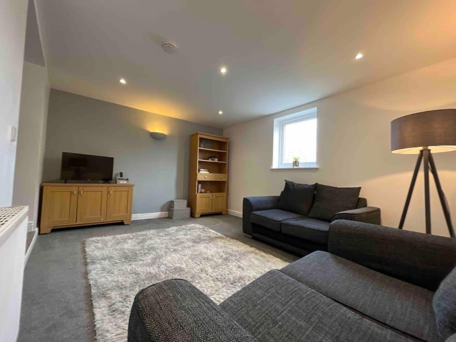 Modern 2 Bedroom Flat In Town Centre Aberystwyth Exterior photo